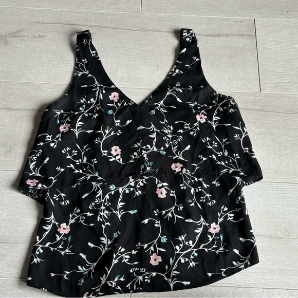 Sleeveless Dynamite Top - Picture 2 of 4